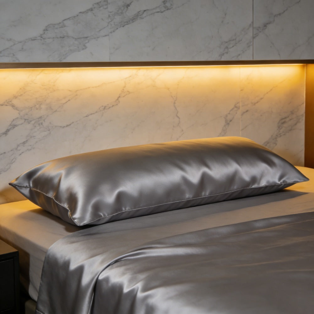 Taie d'oreiller en satin, 48 × 180 cm, mise en situation